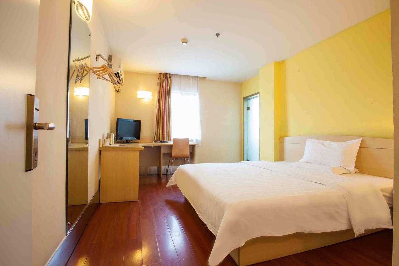7 Days Inn Yangjiang Xinyue International Studio Szoba fotó