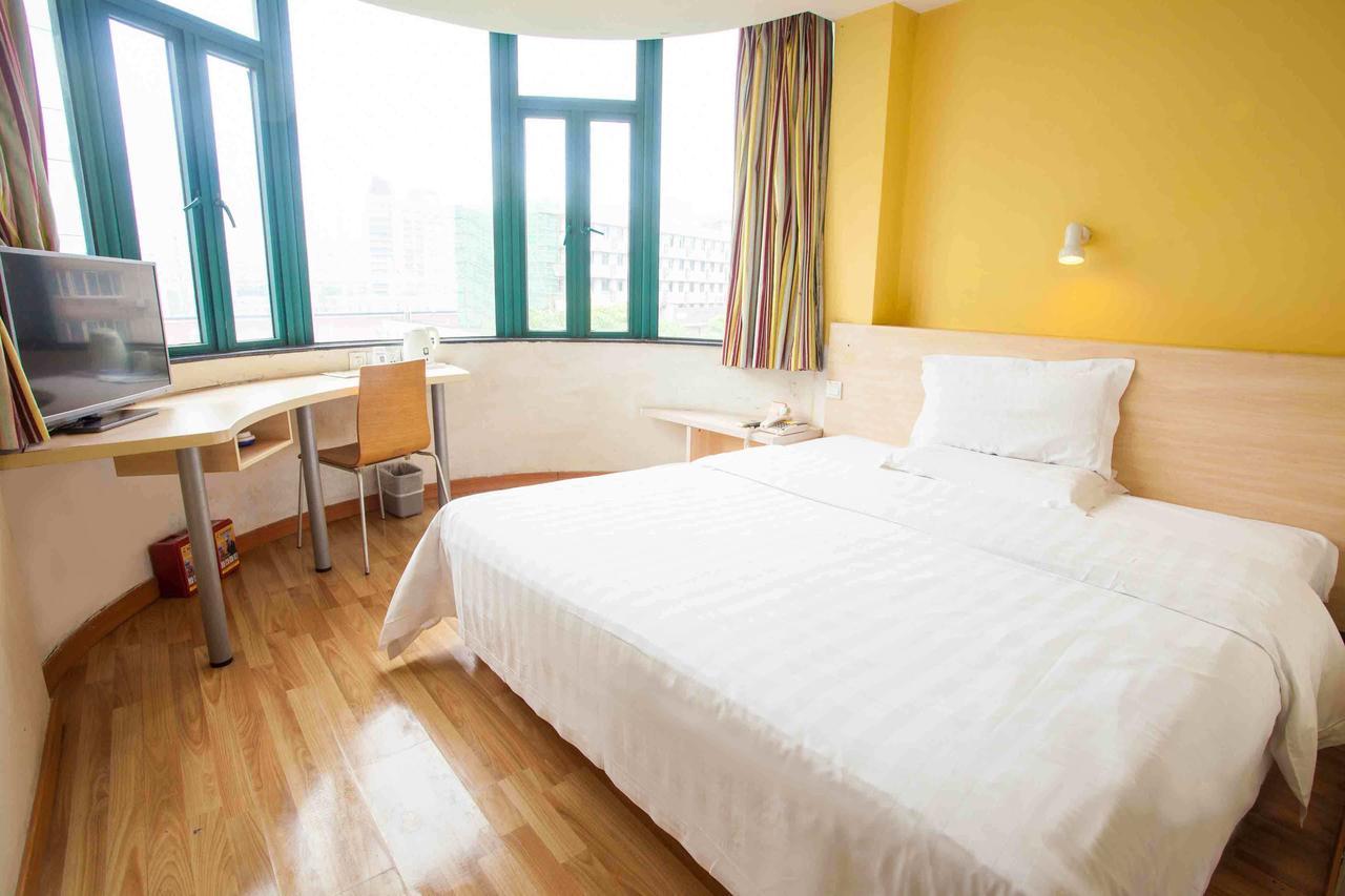 7 Days Inn Yangjiang Xinyue International Studio Szoba fotó